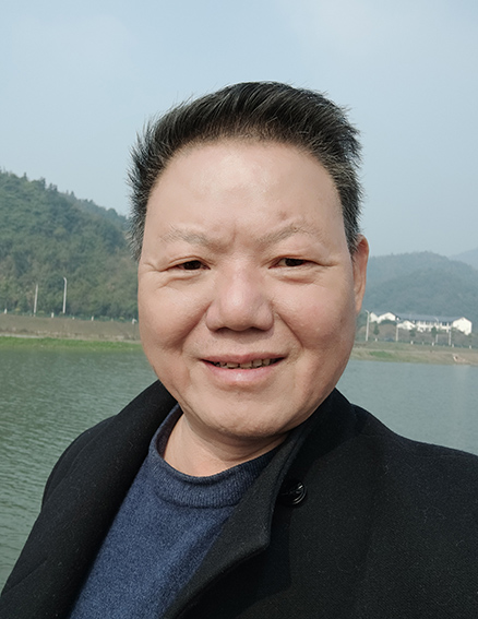 陈建新个人照片.jpg
